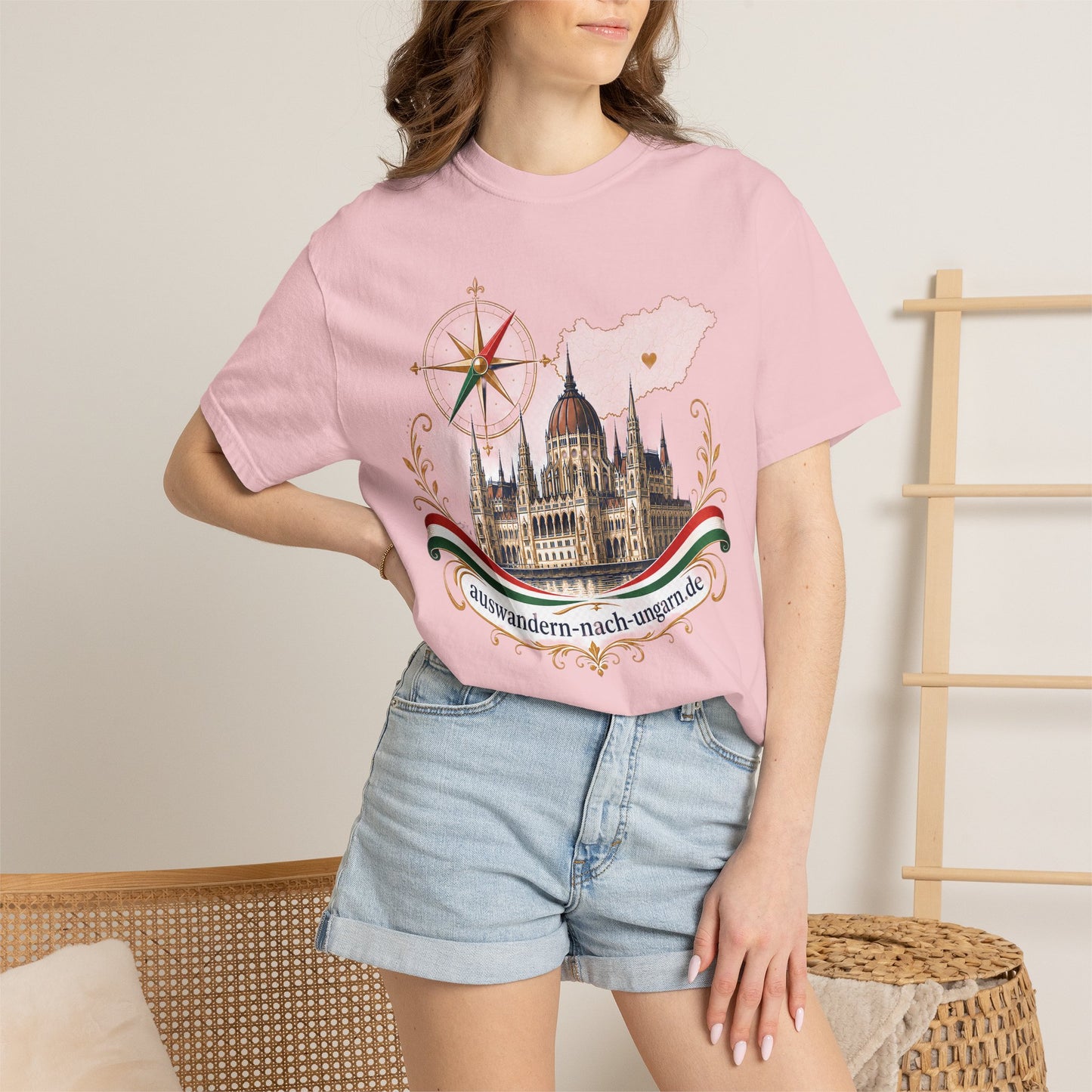 Hungary Travel T-Shirt – Budapest Parliament Illustration with 'auswandern-nach-ungarn.de'