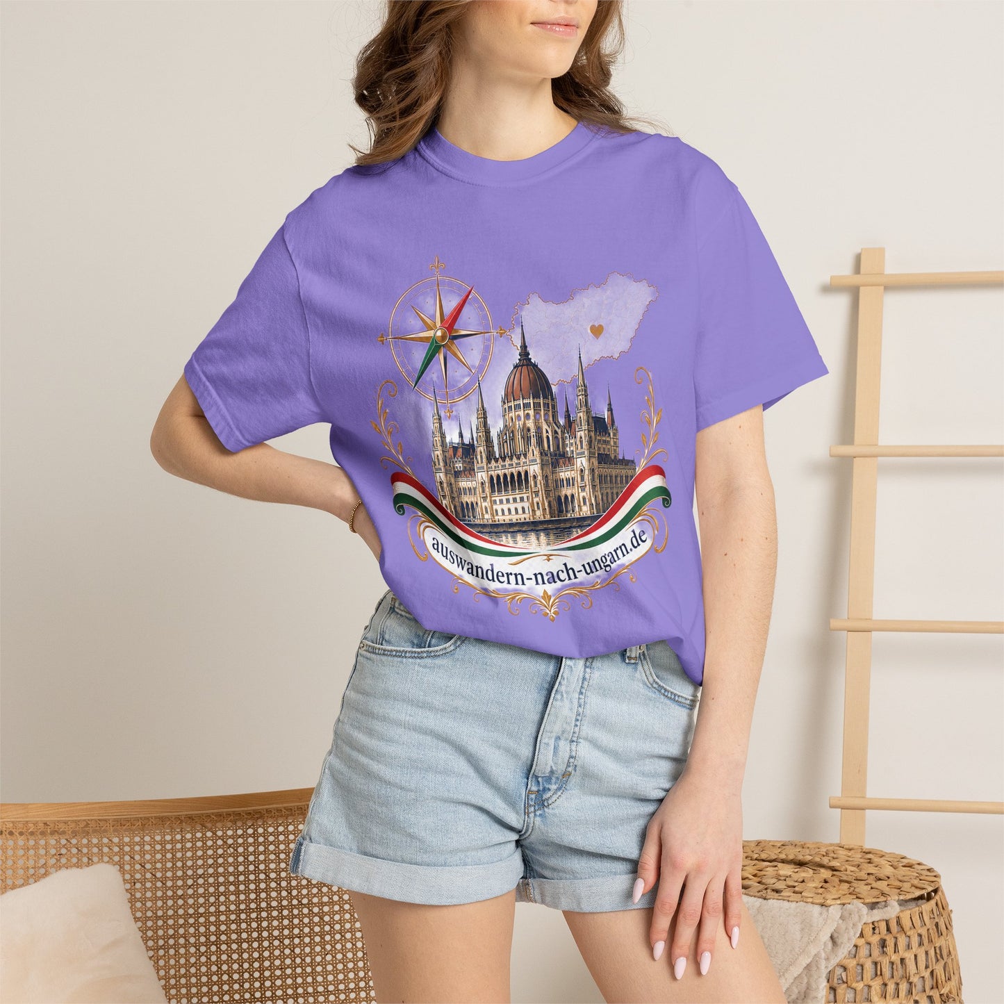 Hungary Travel T-Shirt – Budapest Parliament Illustration with 'auswandern-nach-ungarn.de'