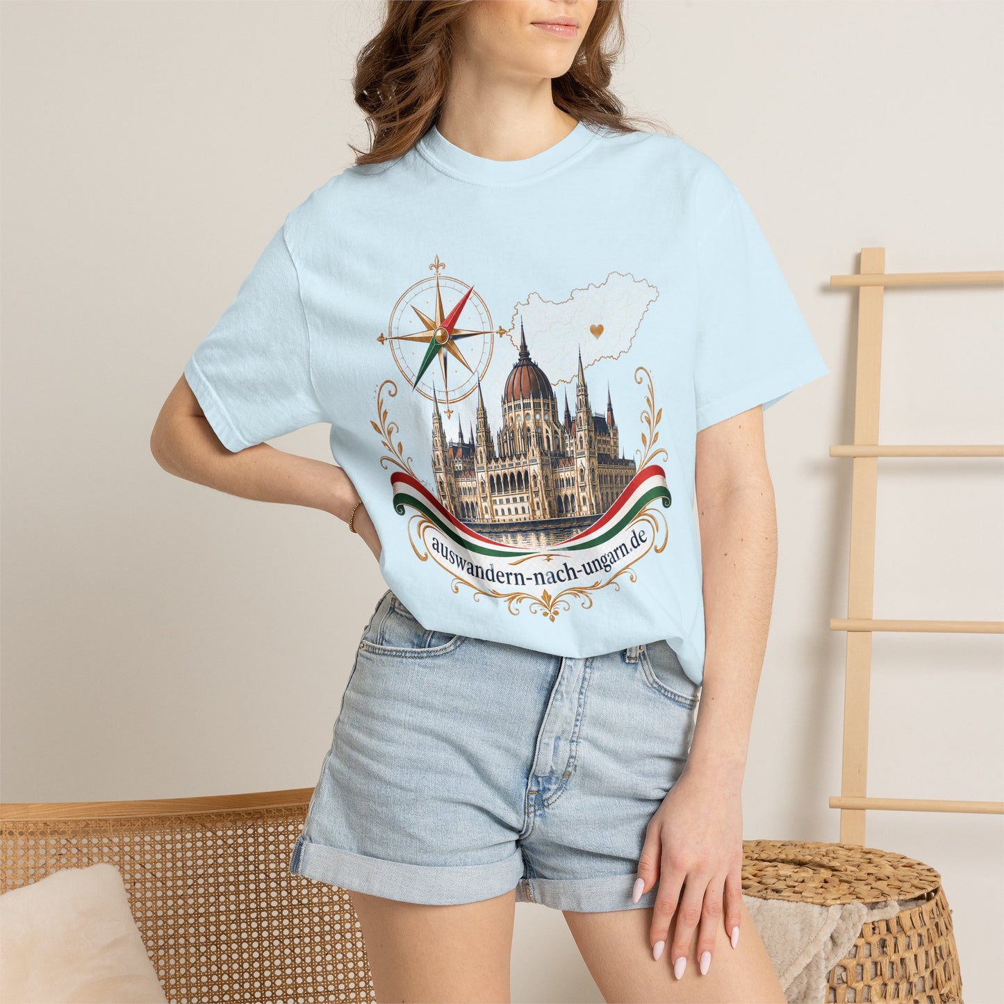 Hungary Travel T-Shirt – Budapest Parliament Illustration with 'auswandern-nach-ungarn.de'