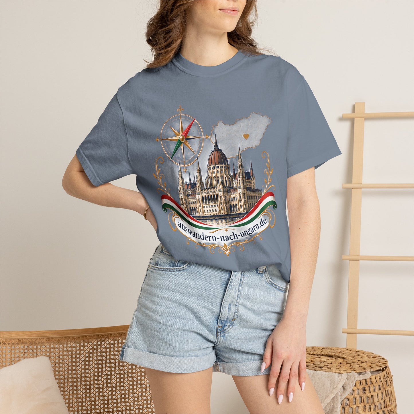 Hungary Travel T-Shirt – Budapest Parliament Illustration with 'auswandern-nach-ungarn.de'
