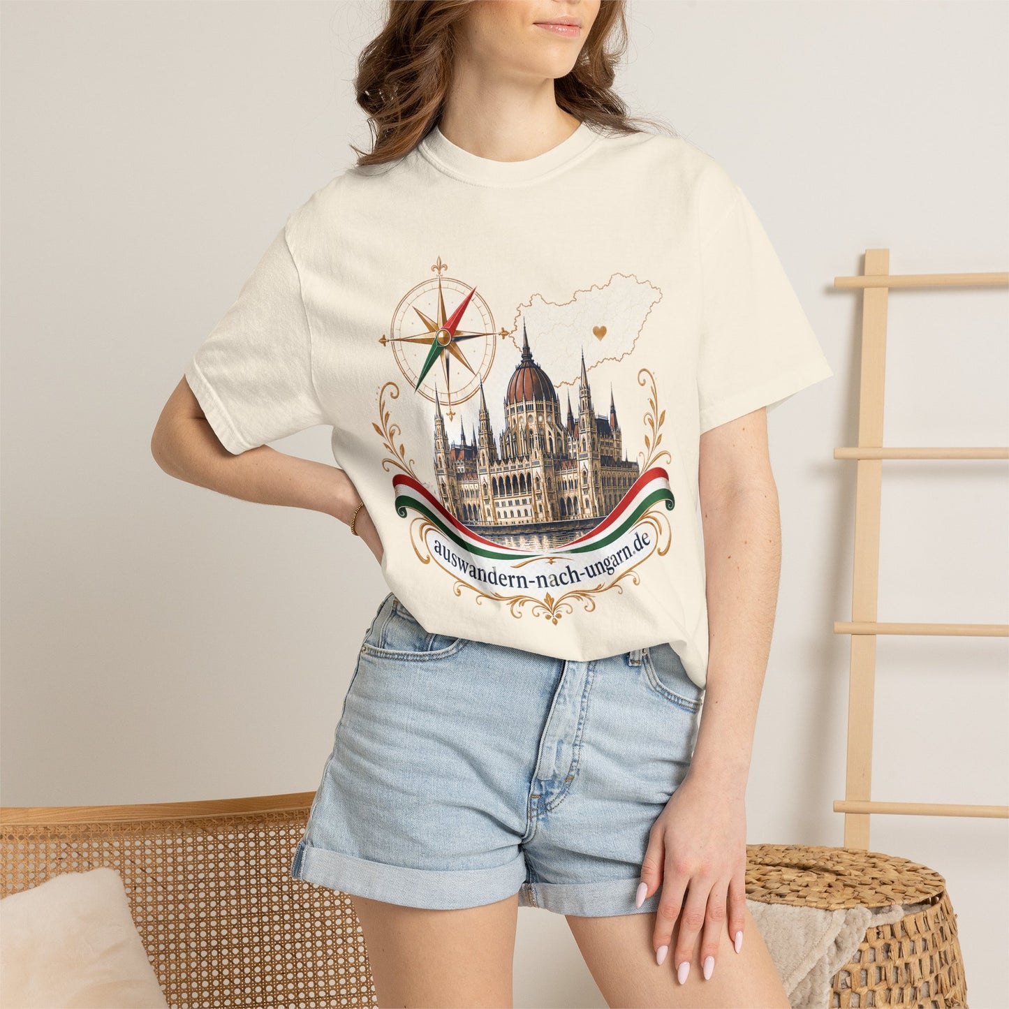 Hungary Travel T-Shirt – Budapest Parliament Illustration with 'auswandern-nach-ungarn.de'