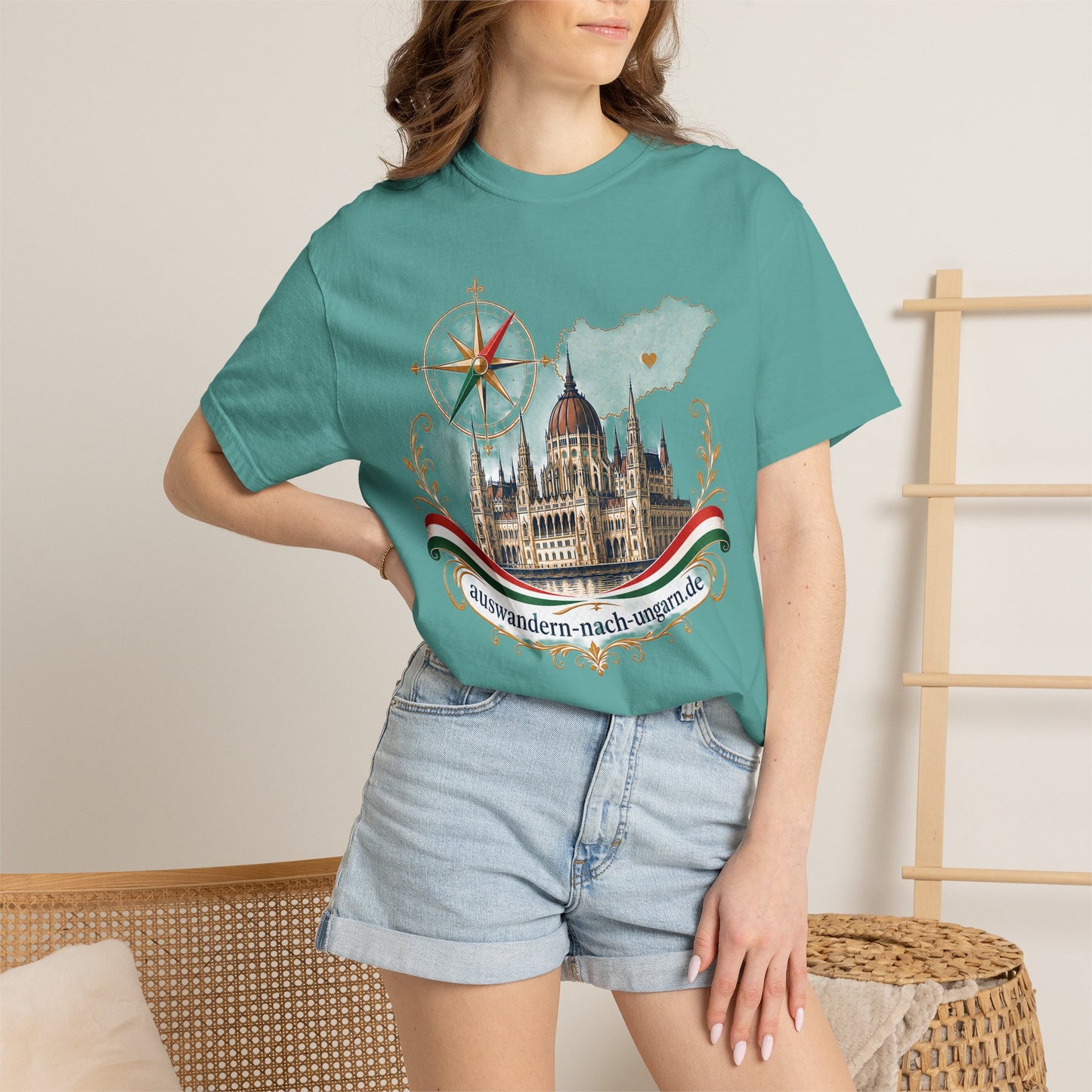 Hungary Travel T-Shirt – Budapest Parliament Illustration with 'auswandern-nach-ungarn.de'
