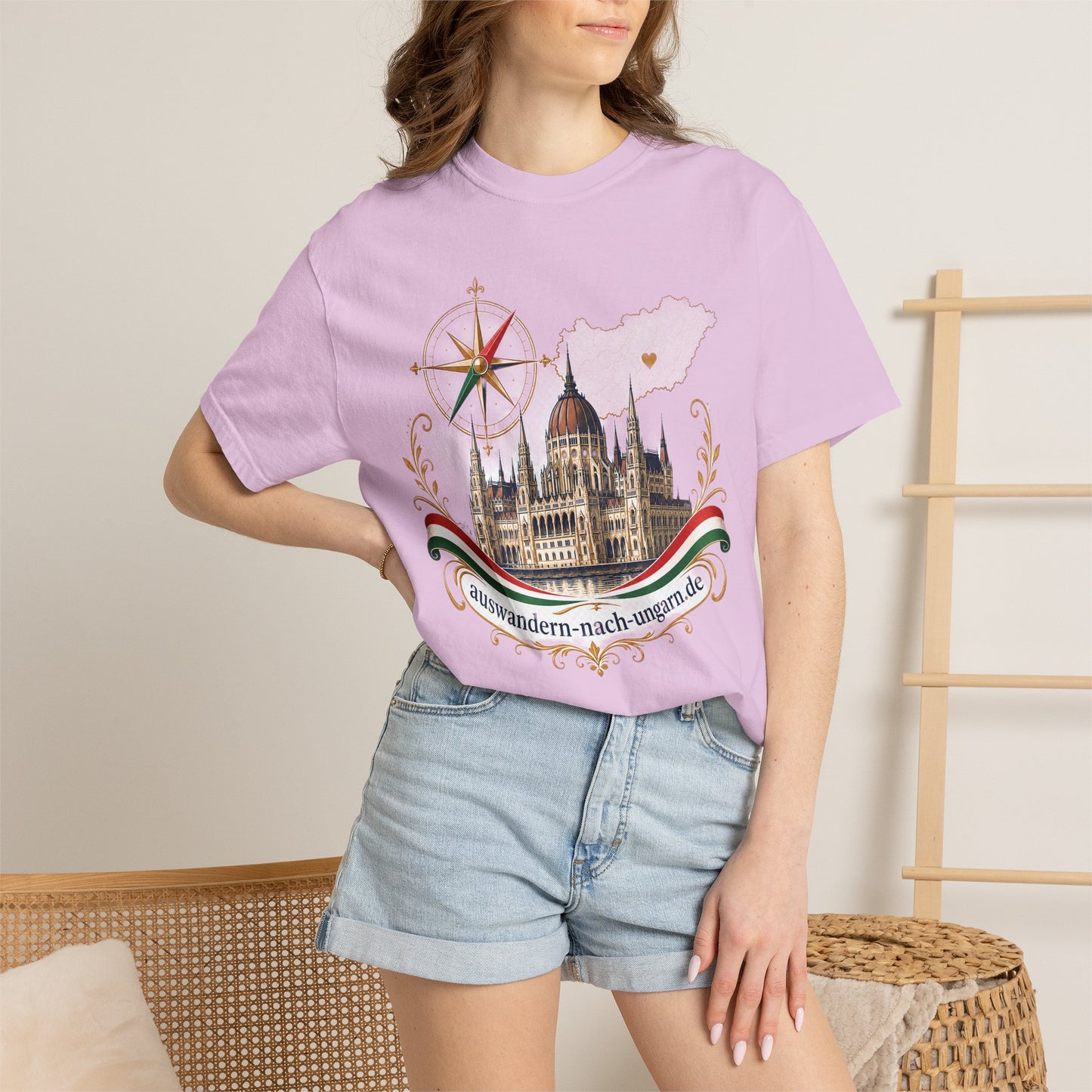 Hungary Travel T-Shirt – Budapest Parliament Illustration with 'auswandern-nach-ungarn.de'