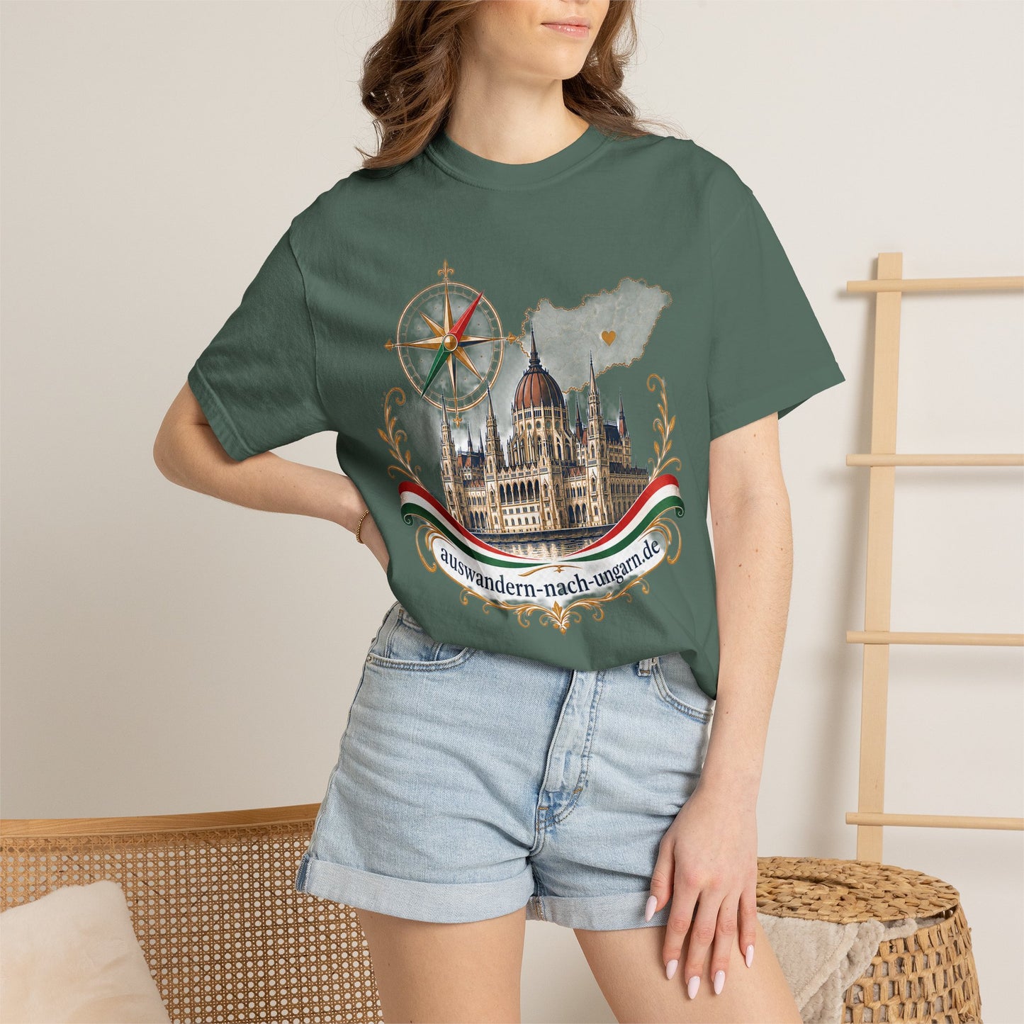 Hungary Travel T-Shirt – Budapest Parliament Illustration with 'auswandern-nach-ungarn.de'