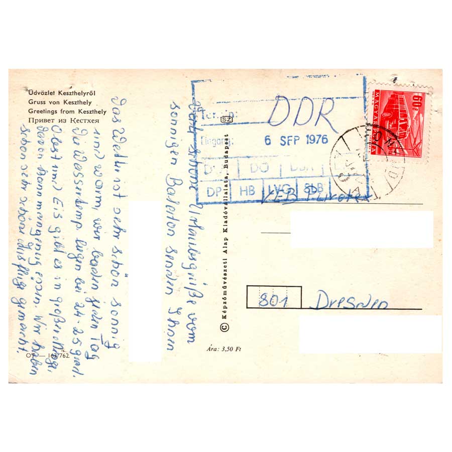 Rückseite der alten Ansichtskarte Keszthely 1976, gelaufen nach Dresden DDR, mit ungarischer 60-Fillér-Briefmarke, Poststempel und handschriftlichen Urlaubsgrüßen.