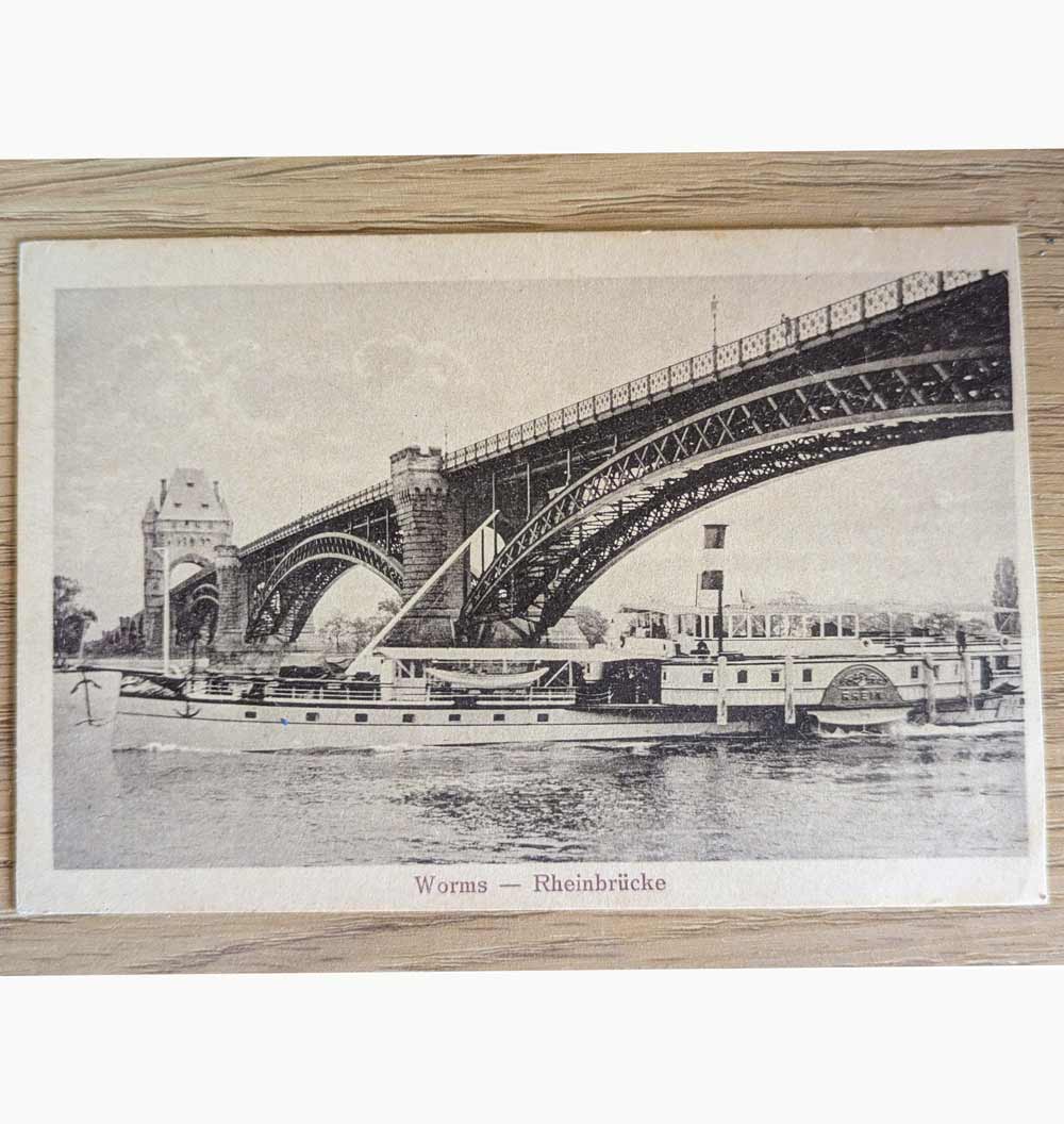 Alte Ansichtskarte von Worms Rheinbrücke mit Ernst-Ludwig-Brücke und Schiff auf dem Rhein um 1900