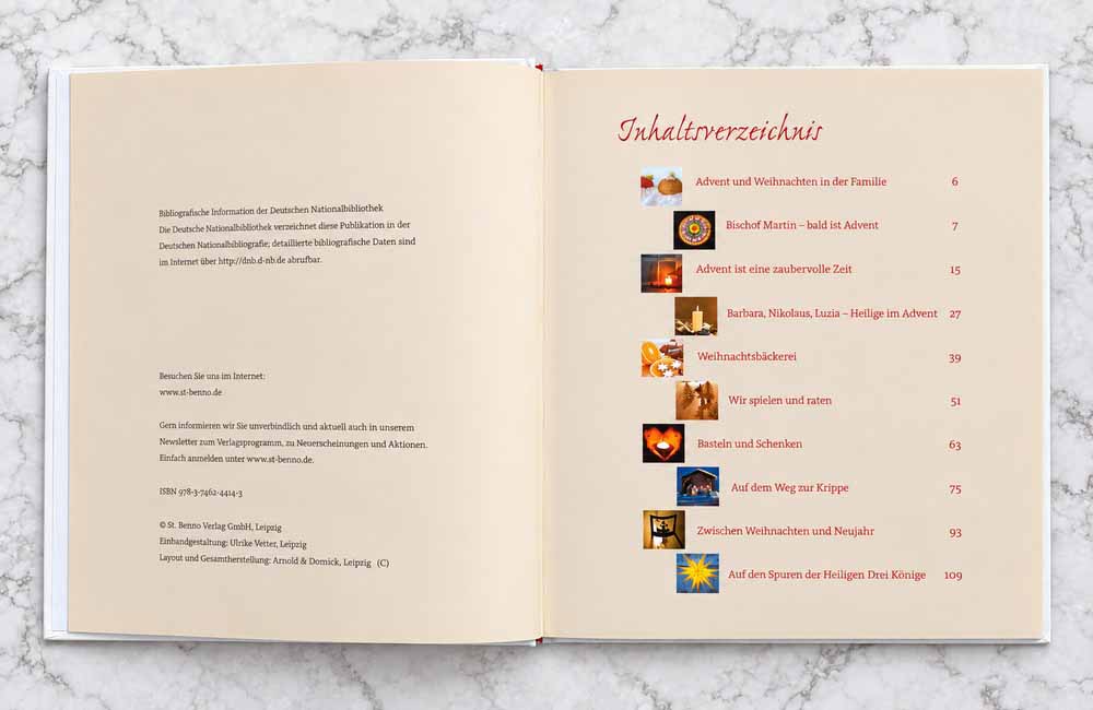Das christliche Hausbuch für die Advents- und Weihnachtszeit – Rückseite mit Buchbeschreibung, Engel und festlicher Kerzendekoration