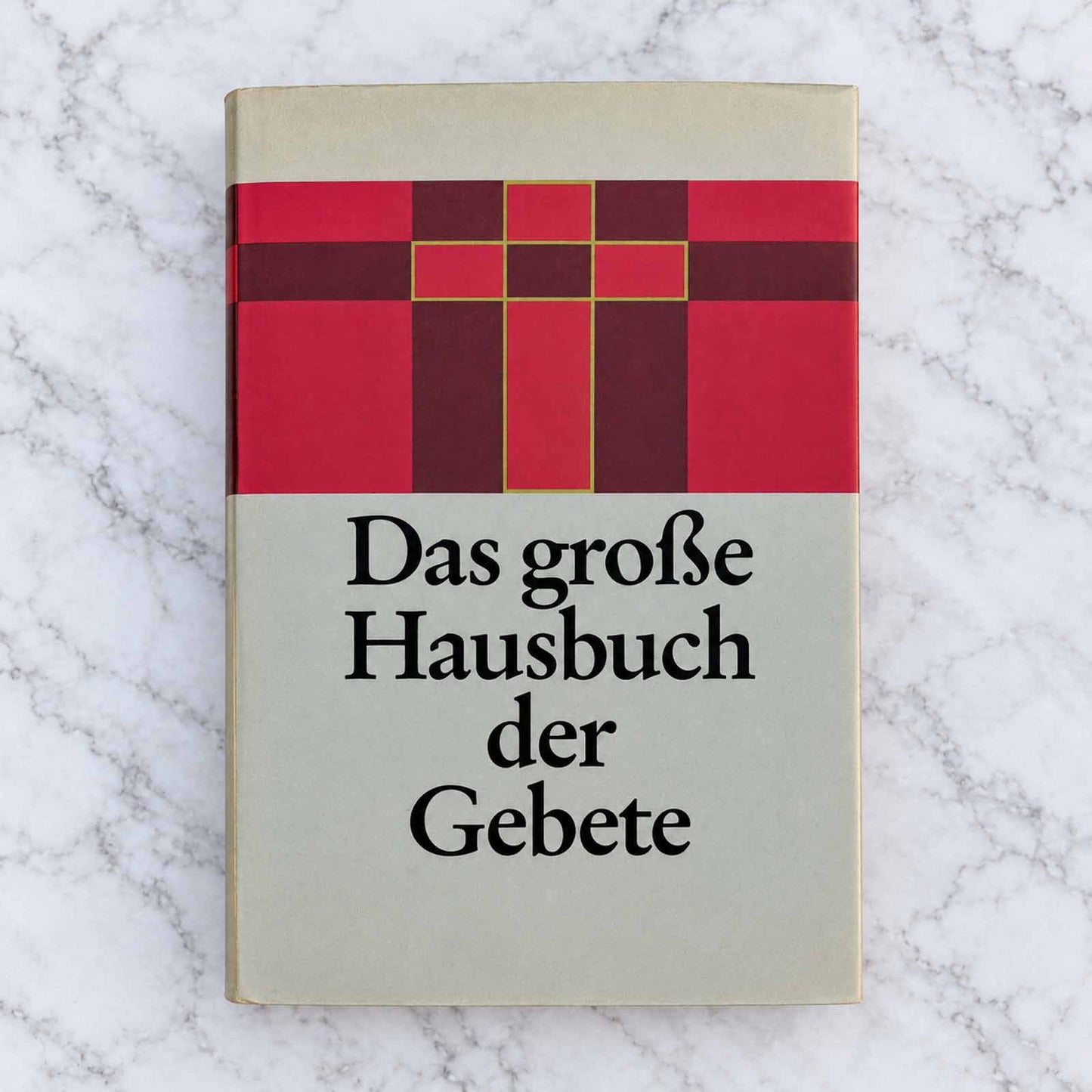 Das große Hausbuch der Gebete – Titelansicht des christlichen Gebetbuchs auf hellem Marmorhintergrund