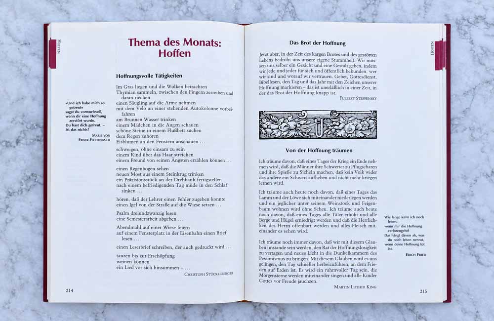 Das große Hausbuch – aufgeschlagene Seiten zum Thema Hoffnung mit Texten und Zitaten