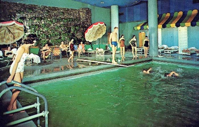 36 alte Ansichtskarten – USA-Konvolut mit internationalen Motiven