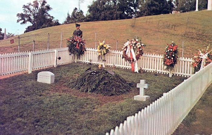 36 alte Ansichtskarten – USA-Konvolut mit internationalen Motiven