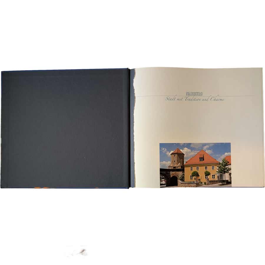 Aufgeschlagener Bildband „Nabburg – Stadt mit Tradition und Charme“ mit Titelblatt und historischem Stadtmotiv