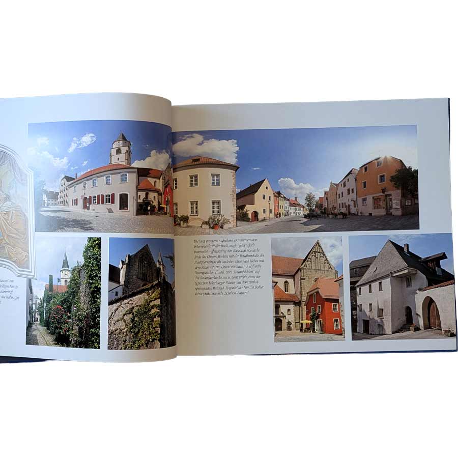 Aufgeschlagener Bildband über Nabburg mit historischen Gebäuden, Häusern und Architektur der Altstadt