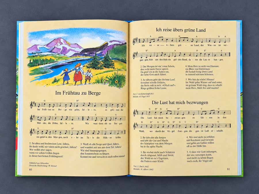 Unsere schönsten Lieder – Noten, Liedtexte und farbige Illustrationen im Buch
