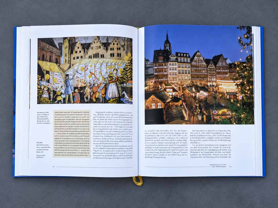 Weihnachten im Wandel der Zeiten – Buchseiten mit historischem und modernem Weihnachtsmarkt